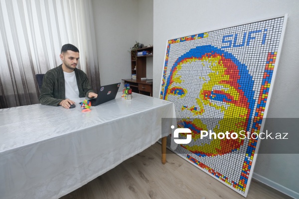 Rubik kubları ilə portretlər hazırlayan Həzrət Məmmədrzayev