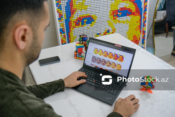 Rubik kubları ilə portretlər hazırlayan Həzrət Məmmədrzayev