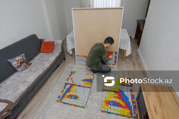 Rubik kubları ilə portretlər hazırlayan Həzrət Məmmədrzayev