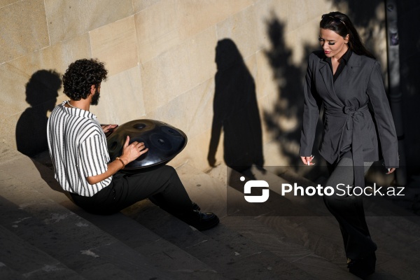Hisslərlə ifa edilən handpan musiqi aləti