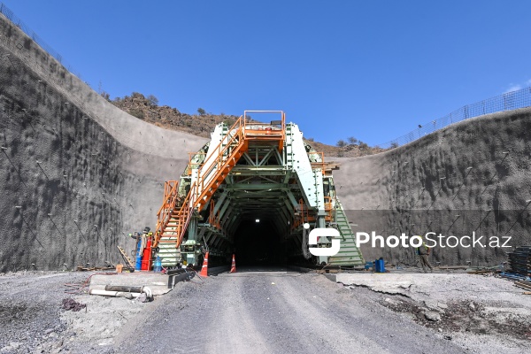 Horadiz-Ağbənd dəmir yolu ilə yüklərin daşınmasına başlanıb
