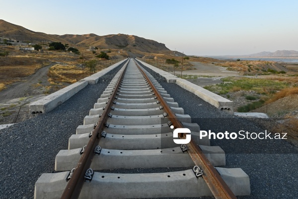 Horadiz-Ağbənd dəmir yolu ilə yüklərin daşınmasına başlanıb