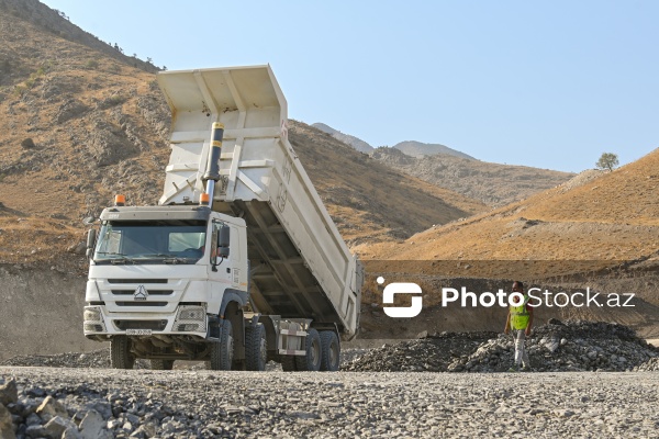 Horadiz-Ağbənd dəmir yolu ilə yüklərin daşınmasına başlanıb