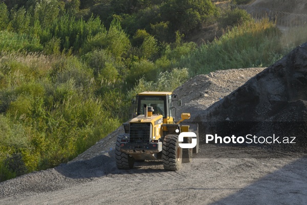 Horadiz-Ağbənd dəmir yolu ilə yüklərin daşınmasına başlanıb
