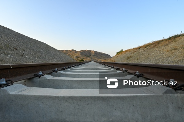 Horadiz-Ağbənd dəmir yolu ilə yüklərin daşınmasına başlanıb