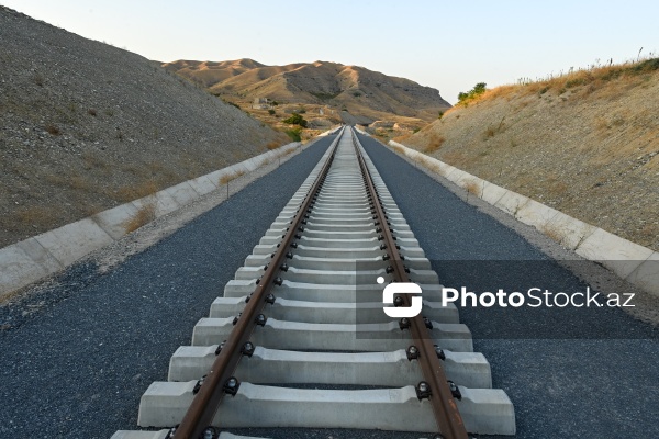 Horadiz-Ağbənd dəmir yolu ilə yüklərin daşınmasına başlanıb