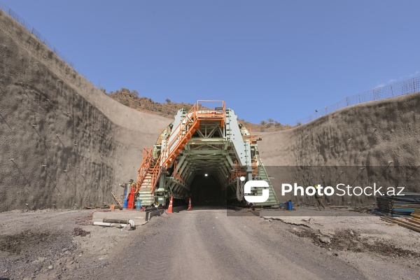 Horadiz-Ağbənd dəmir yolu ilə yüklərin daşınmasına başlanıb