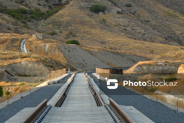 Horadiz-Ağbənd dəmir yolu ilə yüklərin daşınmasına başlanıb