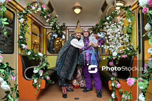 "İçərişəhər" metrostansiyasında sərgilənən retro vaqonlar