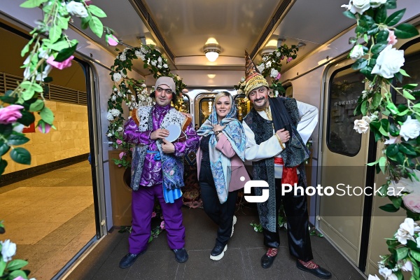 "İçərişəhər" metrostansiyasında sərgilənən retro vaqonlar