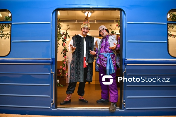 "İçərişəhər" metrostansiyasında sərgilənən retro vaqonlar