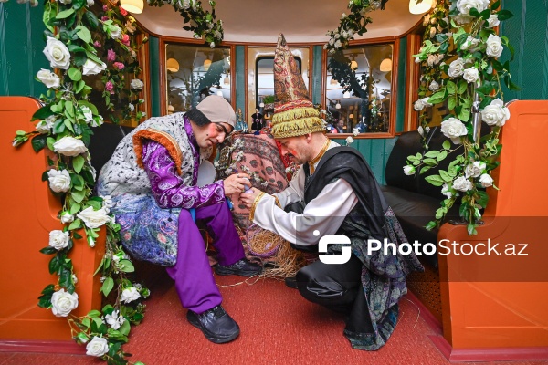 "İçərişəhər" metrostansiyasında sərgilənən retro vaqonlar