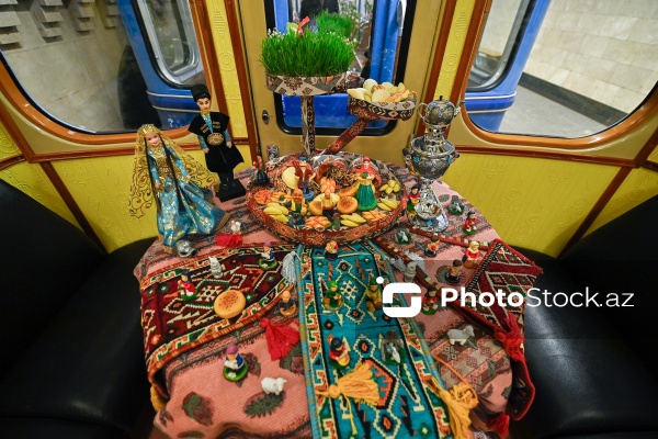 "İçərişəhər" metrostansiyasında sərgilənən retro vaqonlar