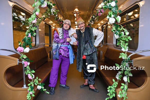 "İçərişəhər" metrostansiyasında sərgilənən retro vaqonlar