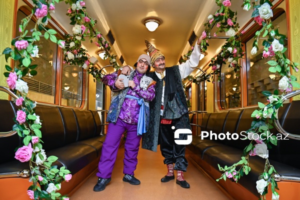 "İçərişəhər" metrostansiyasında sərgilənən retro vaqonlar