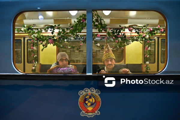"İçərişəhər" metrostansiyasında sərgilənən retro vaqonlar