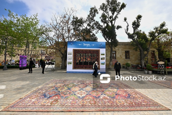 İçərişəhərdə keçirilən Beynəlxalq Xalça Festivalı