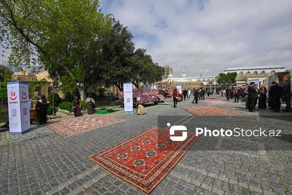 İçərişəhərdə keçirilən Beynəlxalq Xalça Festivalı