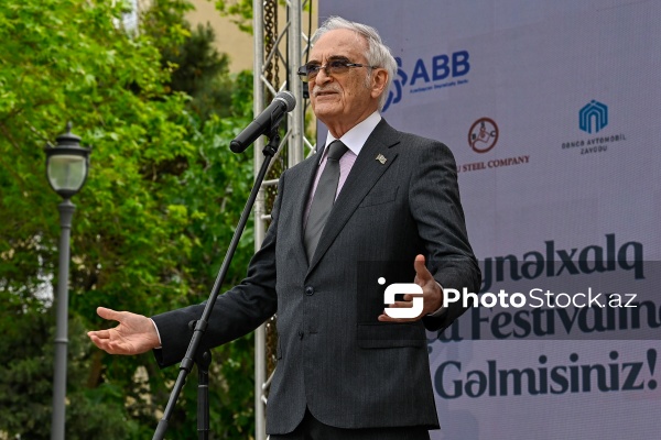 Polad Bülbüloğlu - İçərişəhərdə keçirilən Beynəlxalq Xalça Festivalında