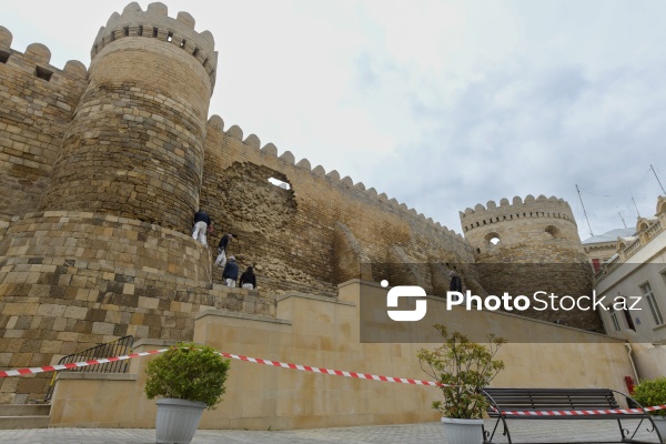 İçərişəhərin Kiçik Qala küçəsində, 13-14 saylı bürclərin kəsişdiyi qala divarlarının kiçik bir hissəsində baş verən uçqun