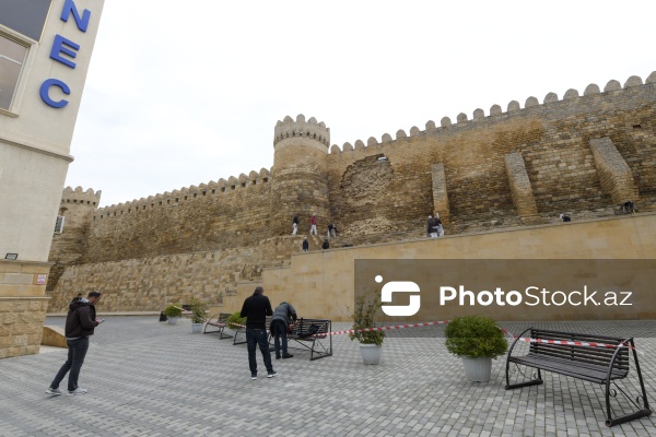 İçərişəhərin Kiçik Qala küçəsində, 13-14 saylı bürclərin kəsişdiyi qala divarlarının kiçik bir hissəsində baş verən uçqun