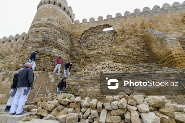 İçərişəhərin Kiçik Qala küçəsində, 13-14 saylı bürclərin kəsişdiyi qala divarlarının kiçik bir hissəsində baş verən uçqun