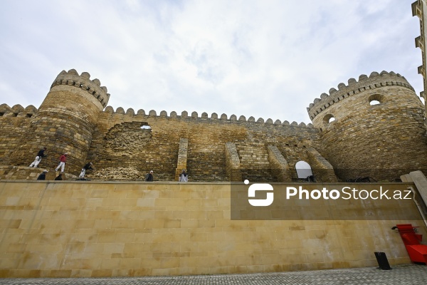 İçərişəhərin Kiçik Qala küçəsində, 13-14 saylı bürclərin kəsişdiyi qala divarlarının kiçik bir hissəsində baş verən uçqun