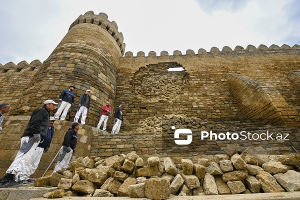 İçərişəhərin Kiçik Qala küçəsində, 13-14 saylı bürclərin kəsişdiyi qala divarlarının kiçik bir hissəsində baş verən uçqun