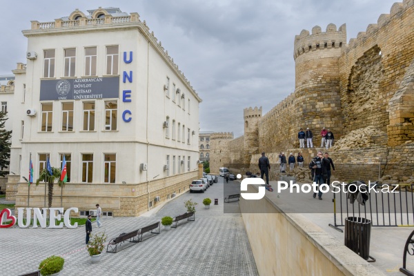 İçərişəhərin Kiçik Qala küçəsində, 13-14 saylı bürclərin kəsişdiyi qala divarlarının kiçik bir hissəsində baş verən uçqun