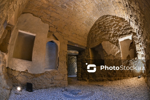 İçərişəhərdə yerləşən XVII əsrin əvvəllərinə aid yeraltı hamam