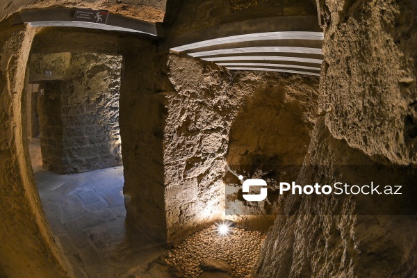 İçərişəhərdə yerləşən XVII əsrin əvvəllərinə aid yeraltı hamam