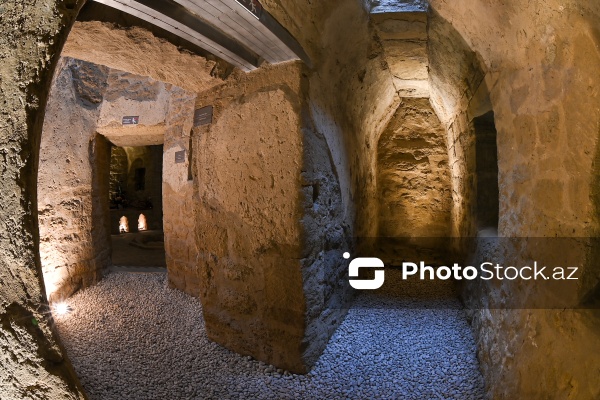 İçərişəhərdə yerləşən XVII əsrin əvvəllərinə aid yeraltı hamam