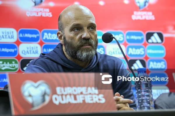 Arnar Qunnlauqsson - Bakıda keçirilən mətbuat konfransında