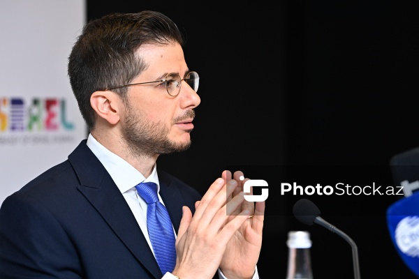 İsrail səfiri Corc Dikin mətbuat konfransı