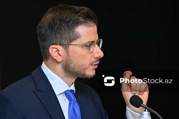 İsrail səfiri Corc Dikin mətbuat konfransı