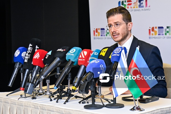 İsrail səfiri Corc Dikin mətbuat konfransı