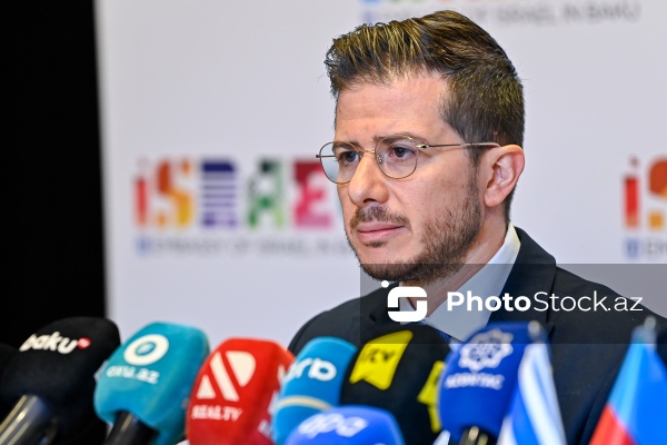 İsrail səfiri Corc Dikin mətbuat konfransı