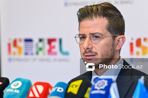 İsrail səfiri Corc Dikin mətbuat konfransı