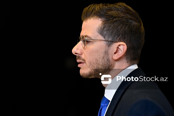 İsrail səfiri Corc Dikin mətbuat konfransı