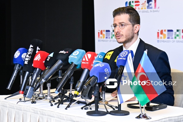 İsrail səfiri Corc Dikin mətbuat konfransı