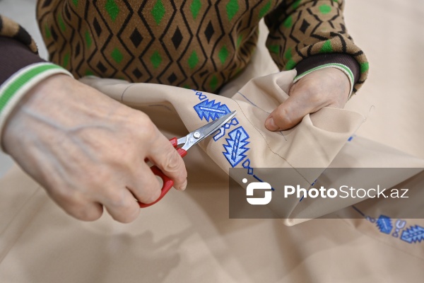 Ənənəvi və müasir üsullarla naxış sənətini yaşadan Kamilə Quliyeva