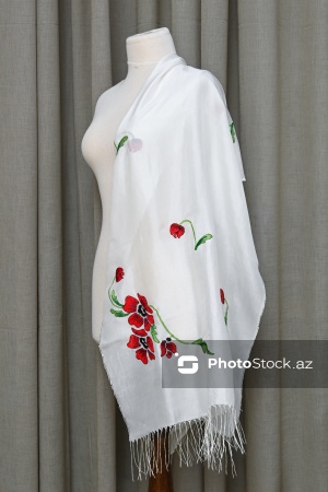 Ənənəvi və müasir üsullarla naxış sənətini yaşadan Kamilə Quliyeva