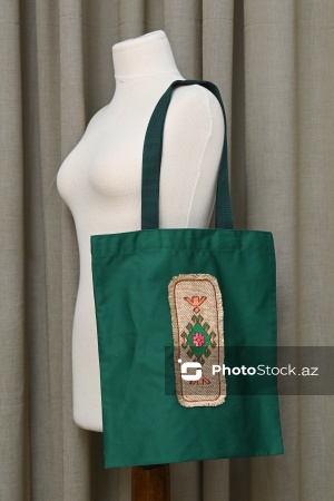 Ənənəvi və müasir üsullarla naxış sənətini yaşadan Kamilə Quliyeva