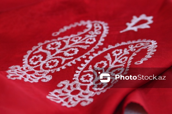 Ənənəvi və müasir üsullarla naxış sənətini yaşadan Kamilə Quliyeva