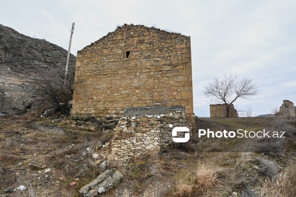 Suqovuşan qəsəbəsində yerləşən məbəd