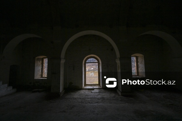 Suqovuşan qəsəbəsində yerləşən məbəd