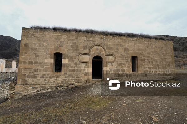 Suqovuşan qəsəbəsində yerləşən məbəd