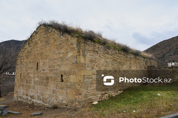Suqovuşan qəsəbəsində yerləşən məbəd