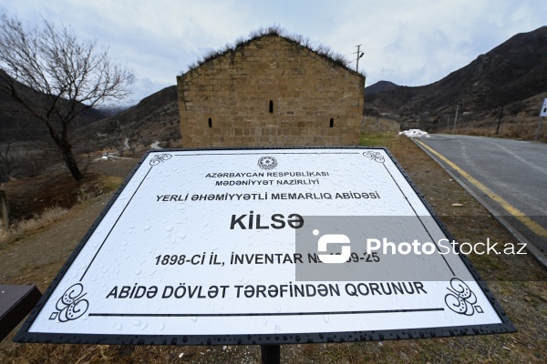 Suqovuşan qəsəbəsində yerləşən məbəd