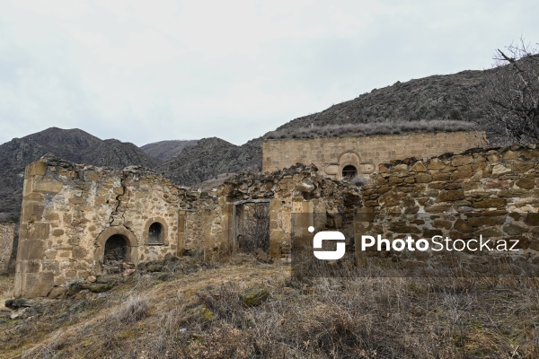 Suqovuşan qəsəbəsində yerləşən məbəd